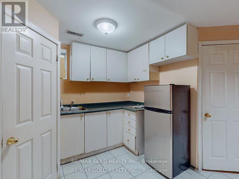 78 Fern Valley Crescent, Brampton (Sandringham-Wellington), Ontario  L6R 1K5 - Photo 18 - W12433665