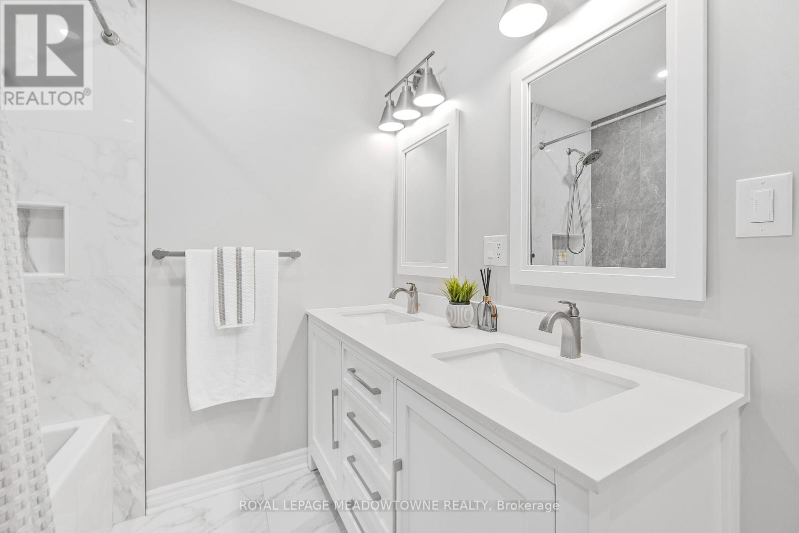 106 Campbell Avenue E, Milton, Ontario  L0P 1B0 - Photo 20 - W12433670