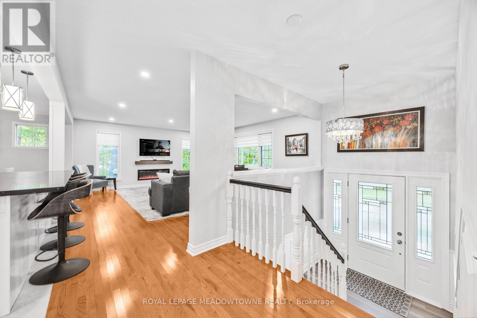 106 Campbell Avenue E, Milton, Ontario  L0P 1B0 - Photo 5 - W12433670