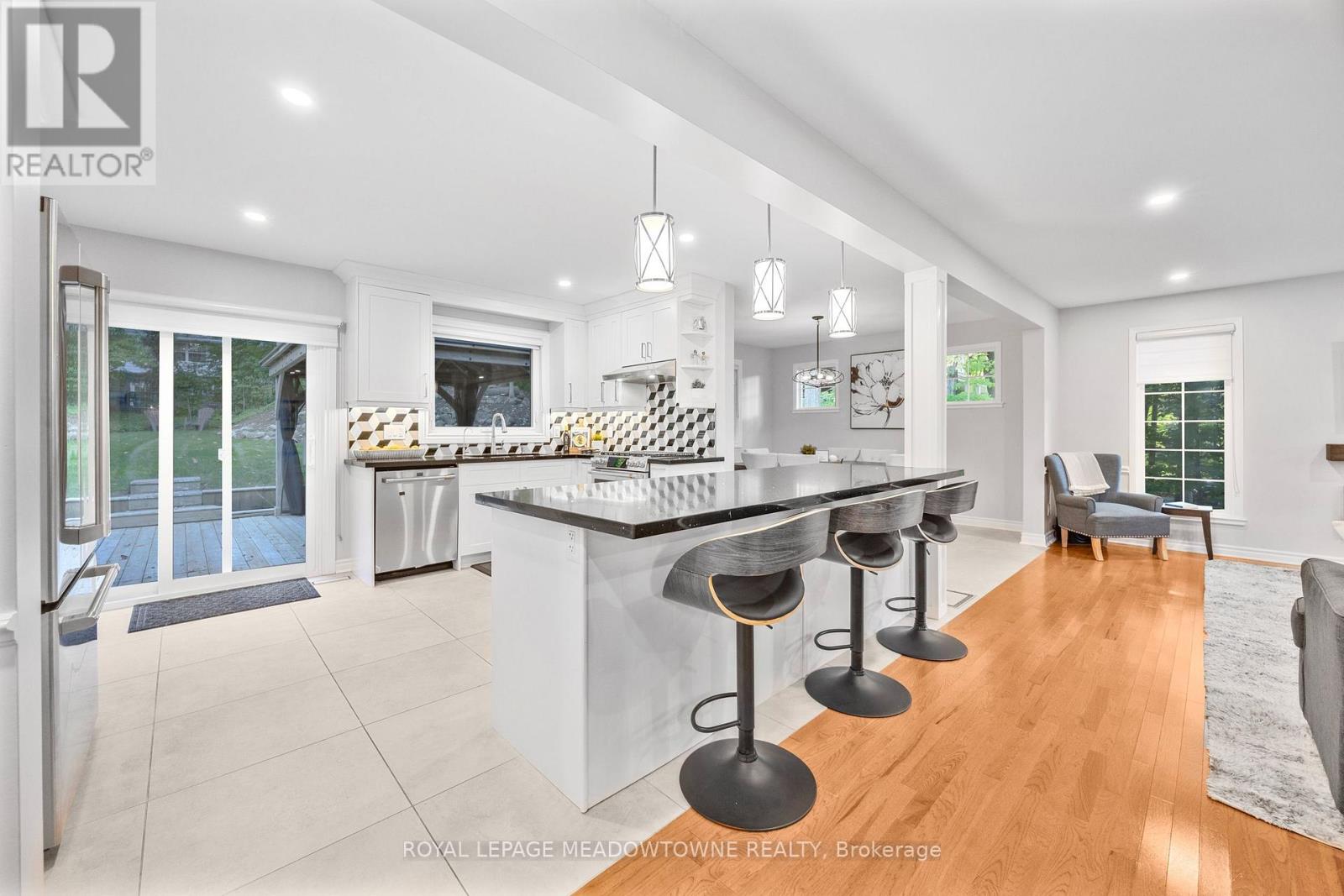 106 Campbell Avenue E, Milton, Ontario  L0P 1B0 - Photo 9 - W12433670
