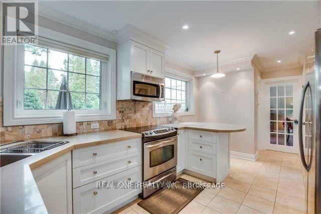2043 Water's Edge Drive, Oakville, Ontario  L6L 1A3 - Photo 4 - W12433677