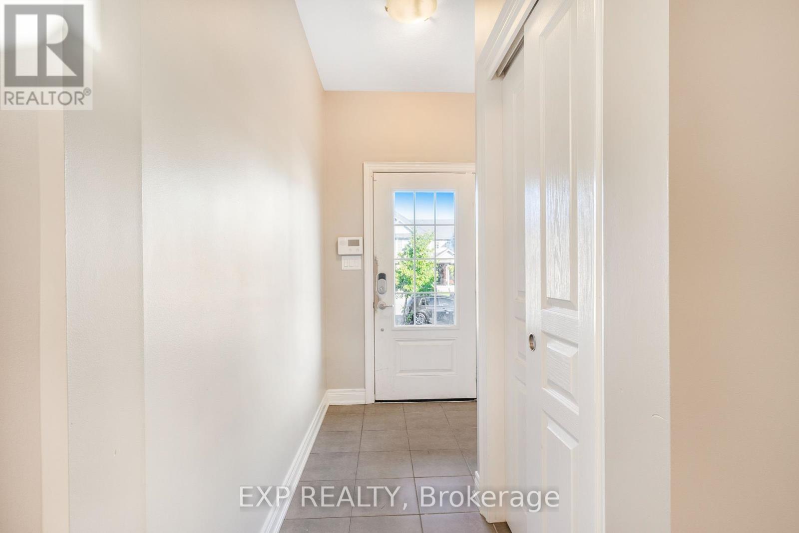 174 Winterberry Boulevard, Thorold, Ontario  L2V 0C2 - Photo 4 - X12433640