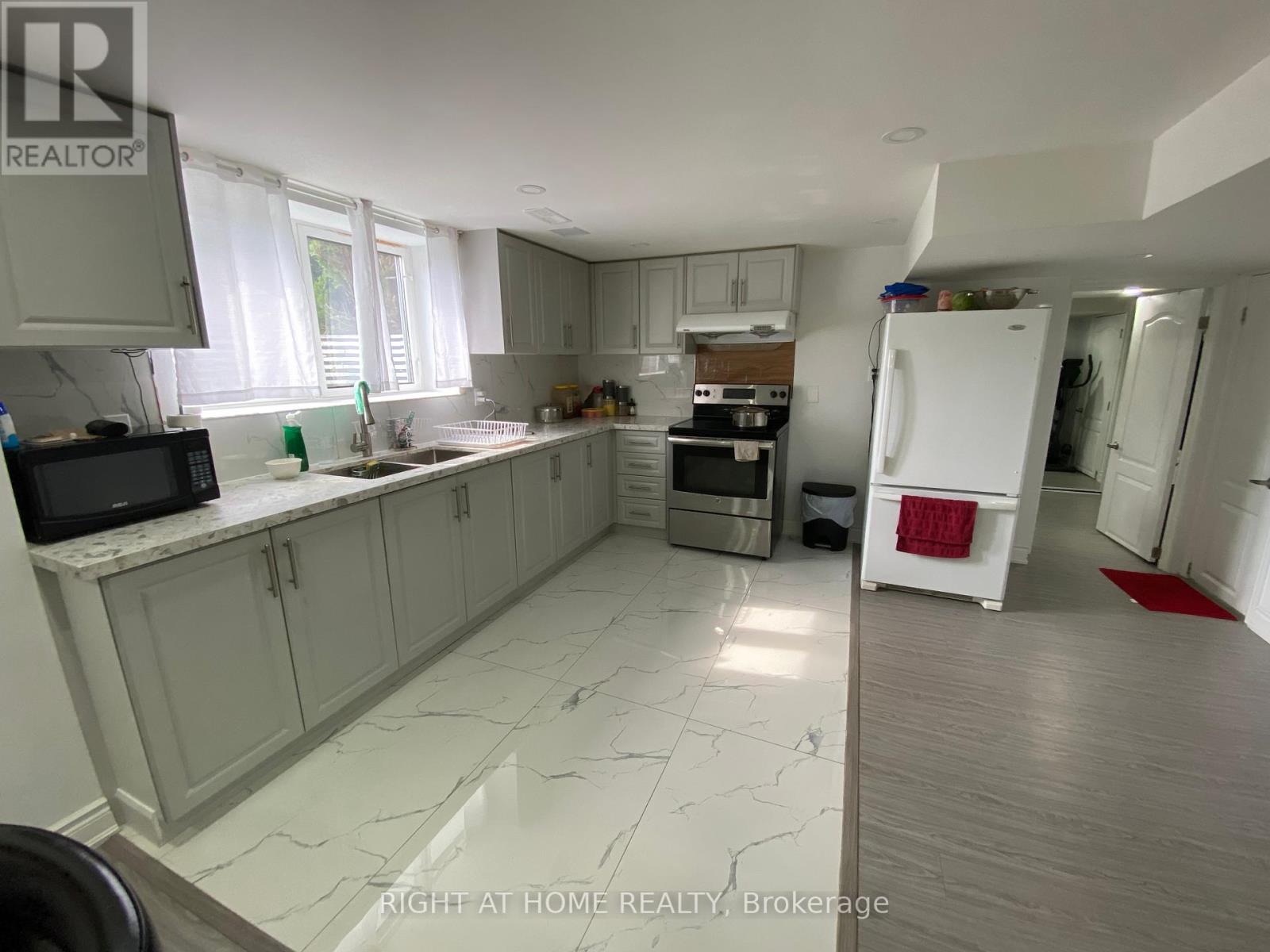 Lower - 2 Hagersville Court, Toronto, Ontario  M9C 4A3 - Photo 4 - W12433684