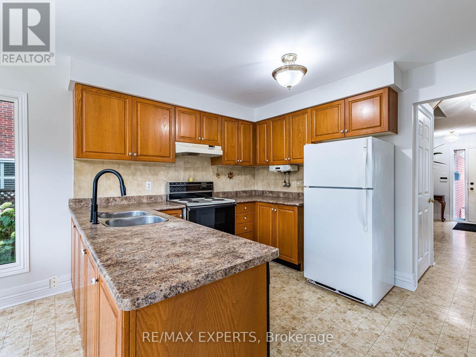 33 Nipissing Crescent, Brampton, Ontario  L6S 5A4 - Photo 14 - W12433580