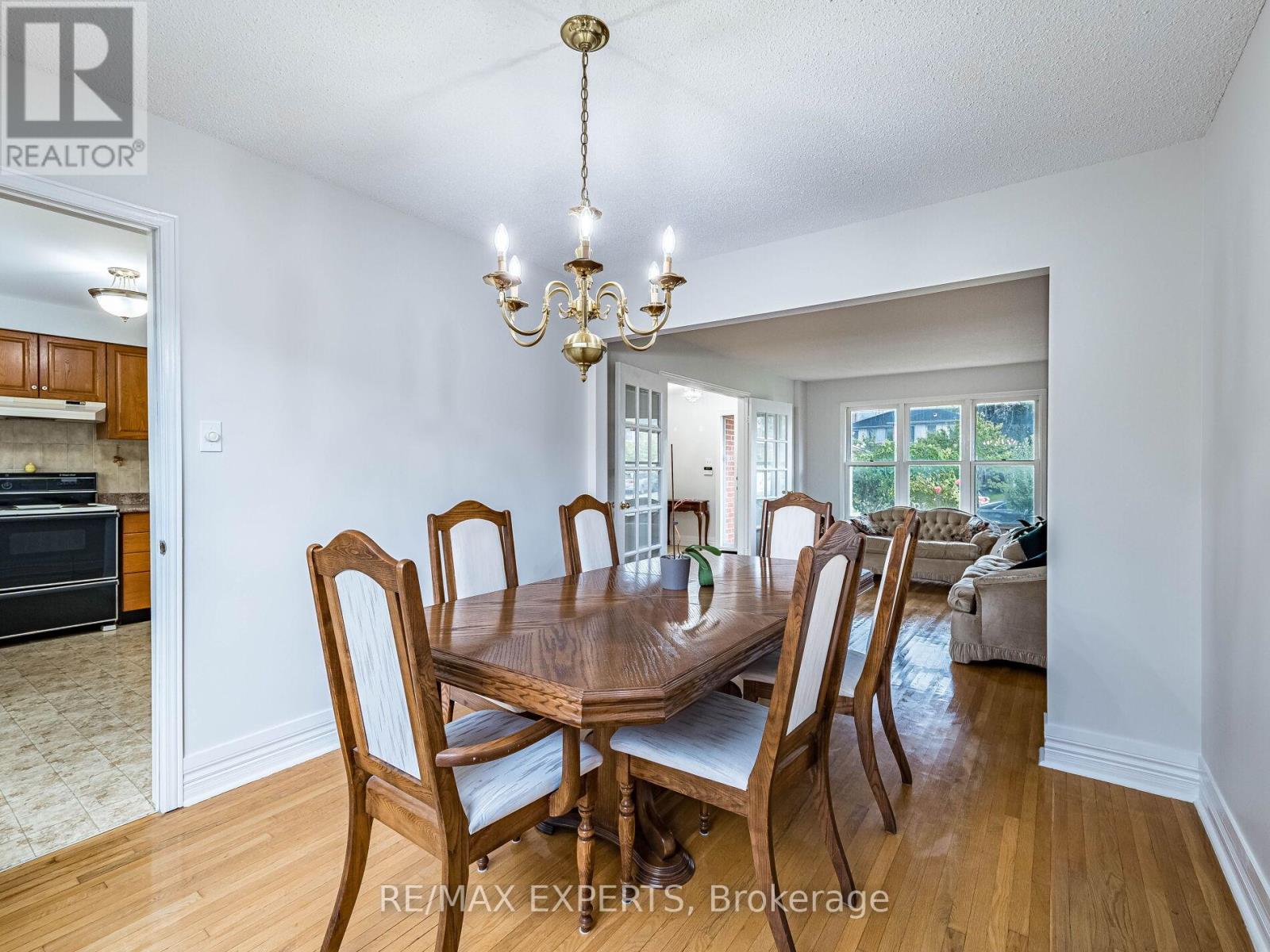 33 Nipissing Crescent, Brampton, Ontario  L6S 5A4 - Photo 12 - W12433580