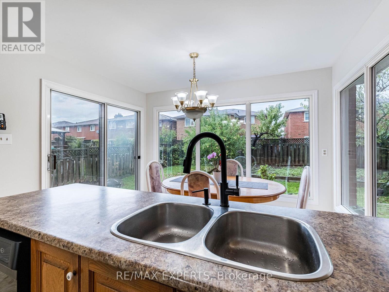 33 Nipissing Crescent, Brampton, Ontario  L6S 5A4 - Photo 19 - W12433580