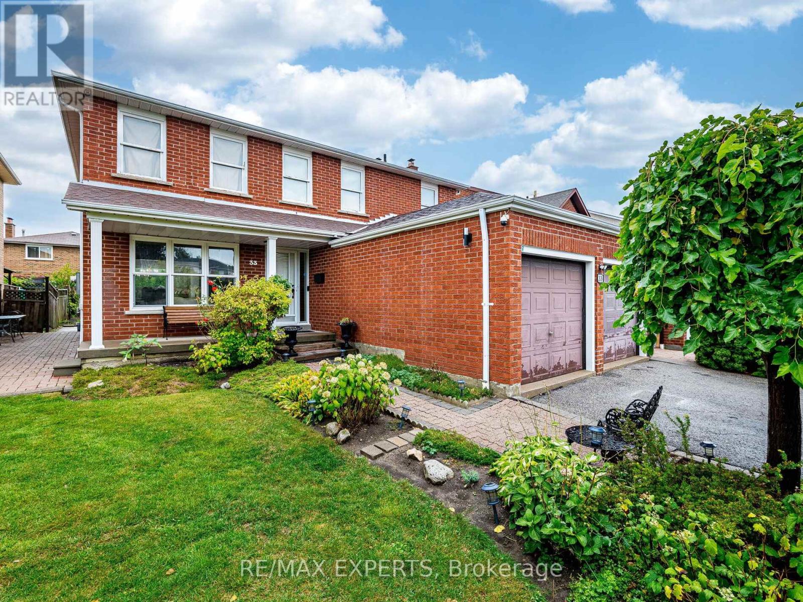 33 Nipissing Crescent, Brampton, Ontario  L6S 5A4 - Photo 2 - W12433580
