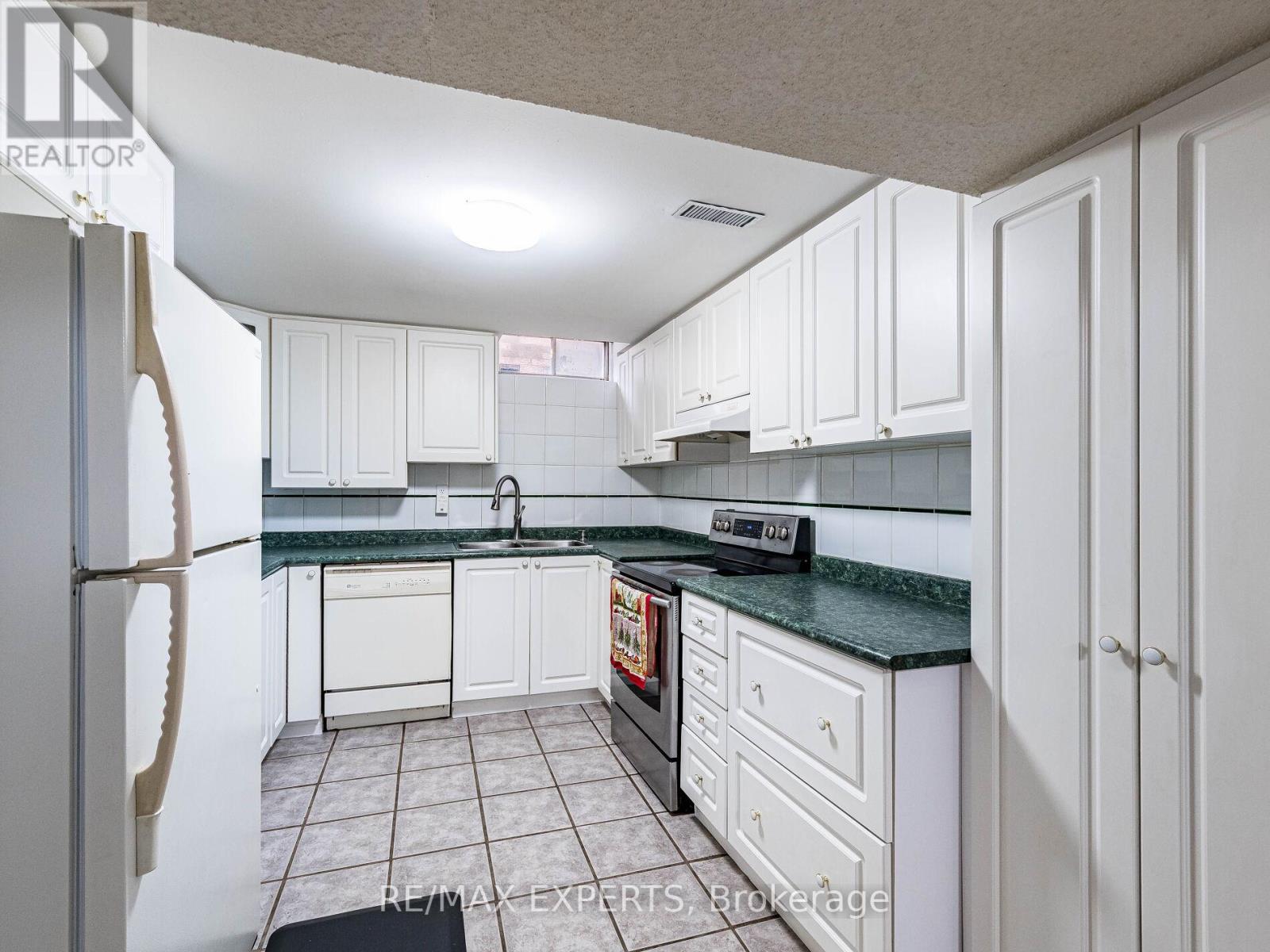 33 Nipissing Crescent, Brampton, Ontario  L6S 5A4 - Photo 38 - W12433580