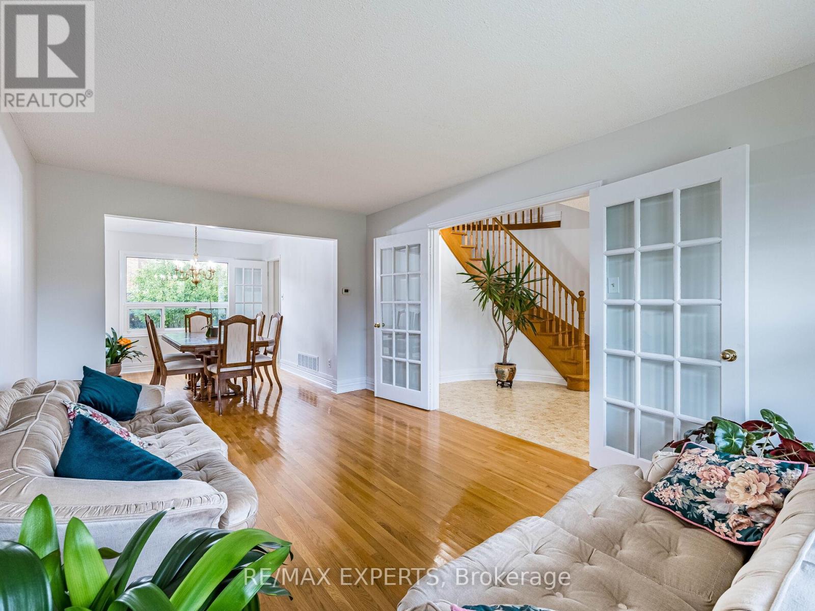 33 Nipissing Crescent, Brampton, Ontario  L6S 5A4 - Photo 9 - W12433580