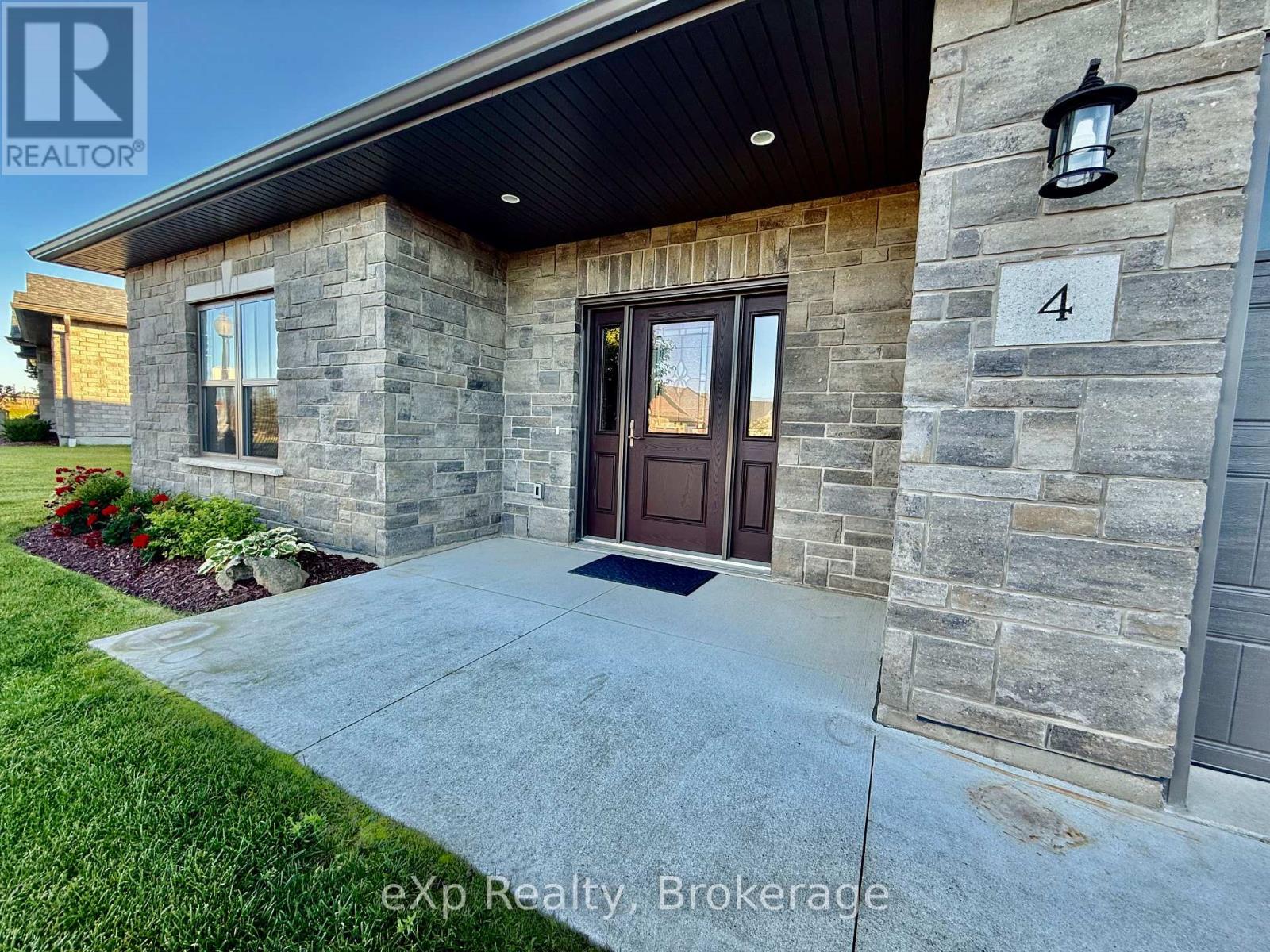 4 - 1050 Waterloo Street, Saugeen Shores, Ontario  N0H 2C3 - Photo 2 - X12433692