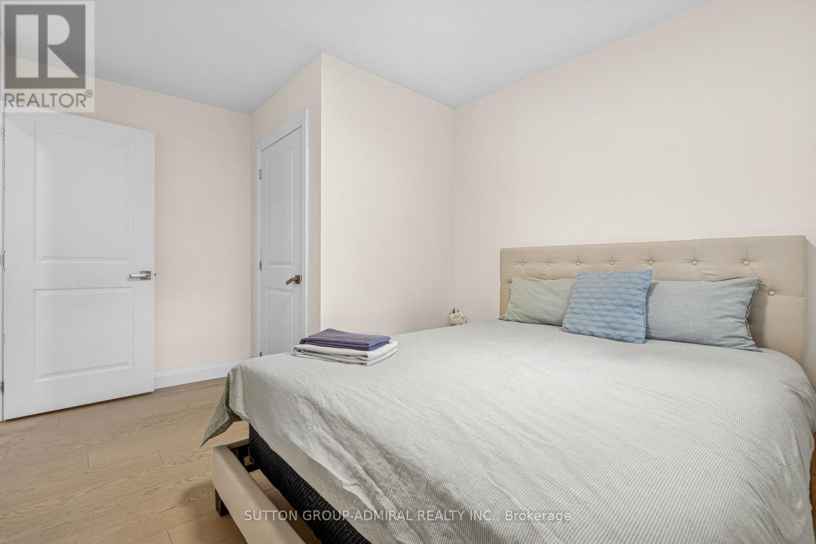 2059 Northern Avenue, Innisfil, Ontario  L9S 1Z4 - Photo 10 - N12433705