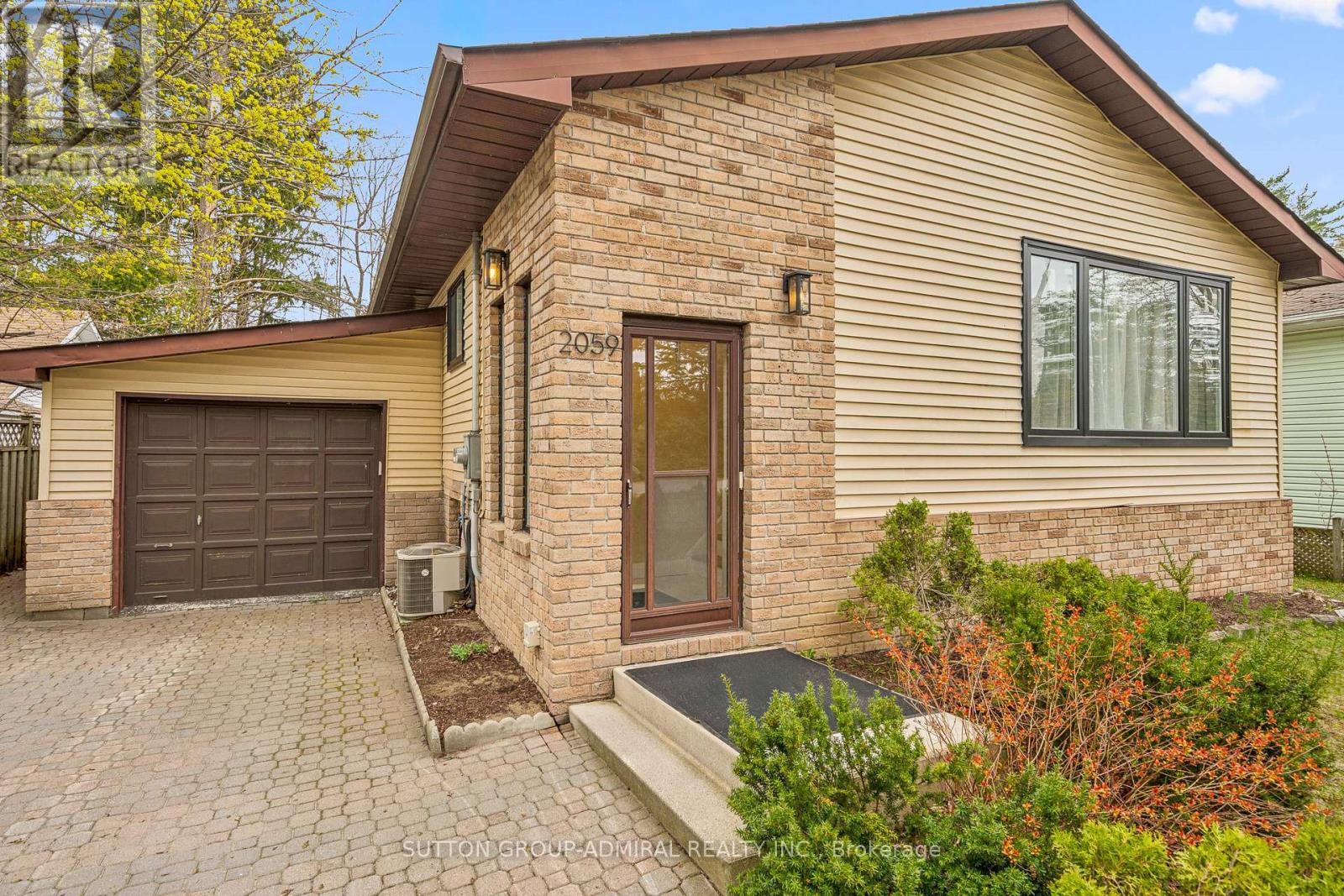 2059 Northern Avenue, Innisfil, Ontario  L9S 1Z4 - Photo 2 - N12433705