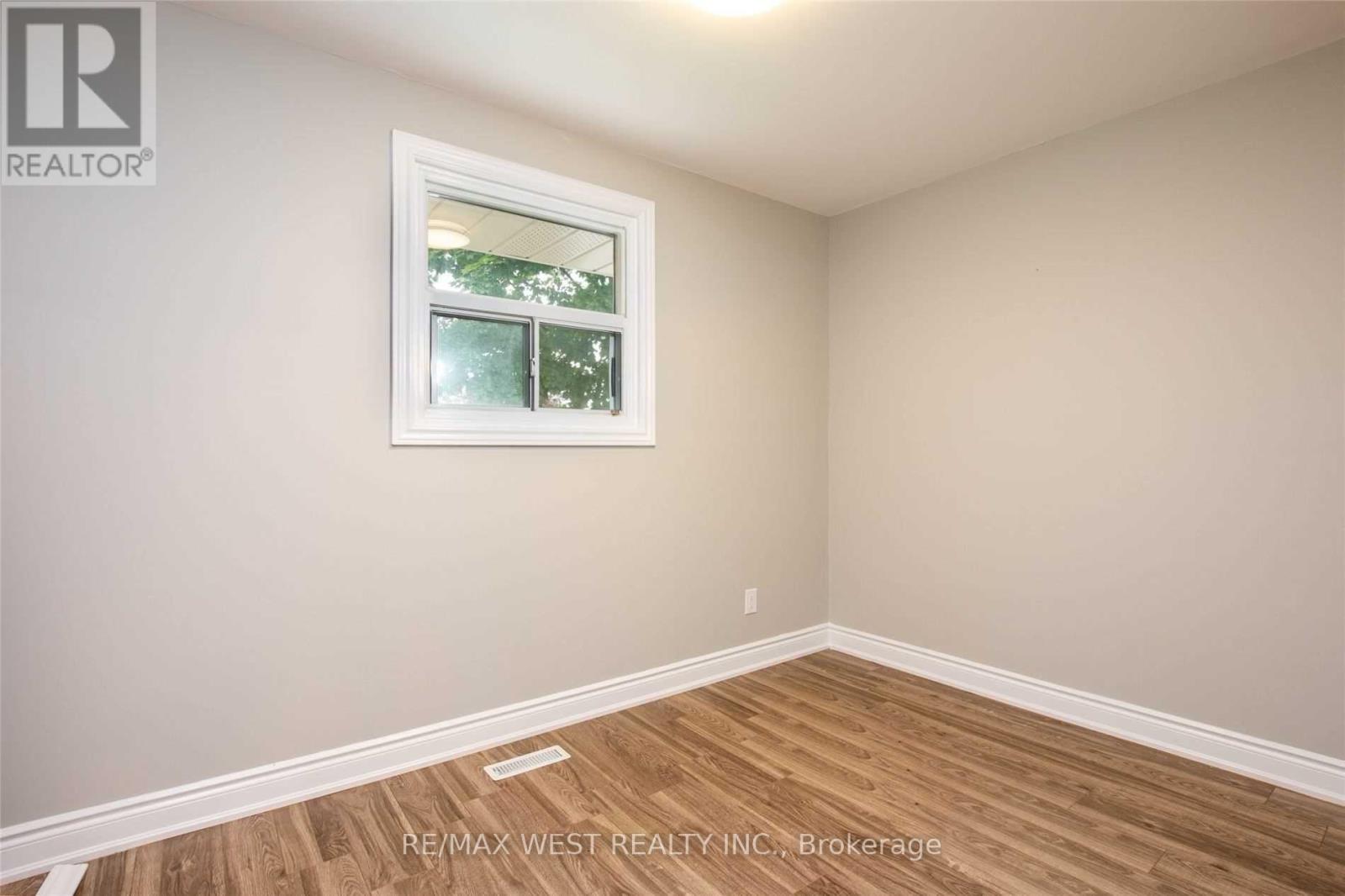 24 Gable Drive, Brampton, Ontario  L6V 2H1 - Photo 10 - W12433693