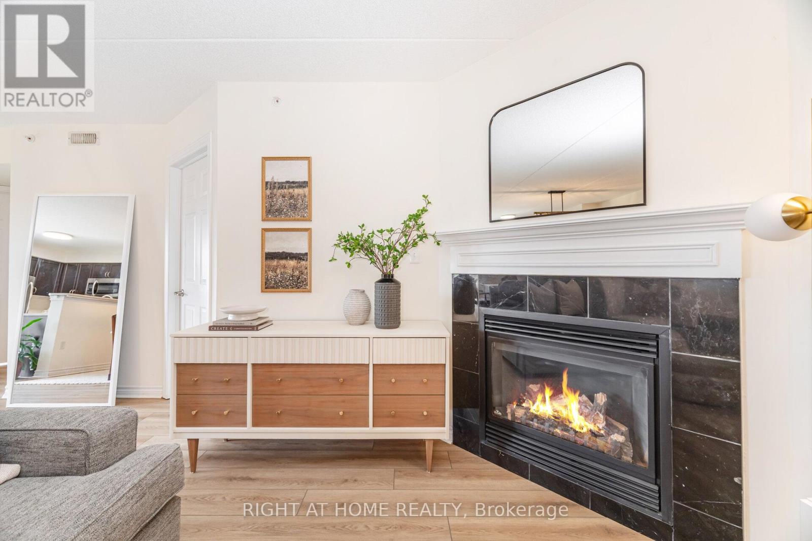 311 - 1370 Main Street E, Milton, Ontario  L9T 7S8 - Photo 10 - W12433699