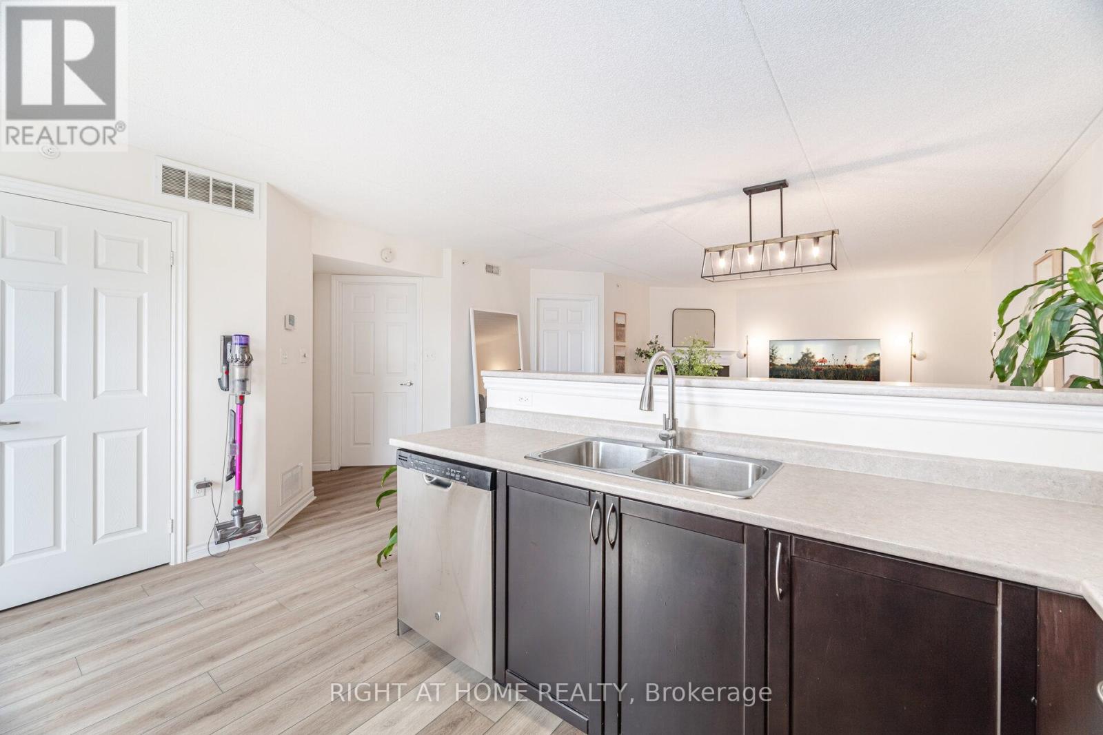 311 - 1370 Main Street E, Milton, Ontario  L9T 7S8 - Photo 18 - W12433699