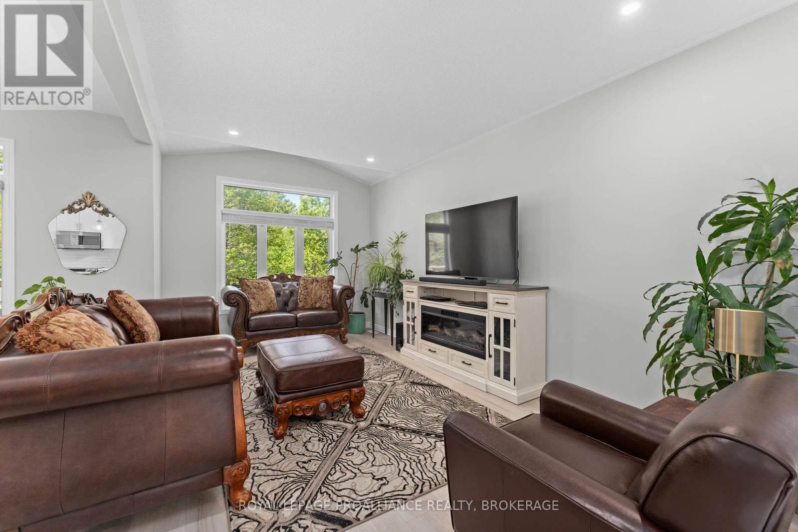 1606 Brookedayle Avenue, Kingston, Ontario  K7P 0S8 - Photo 9 - X12433724