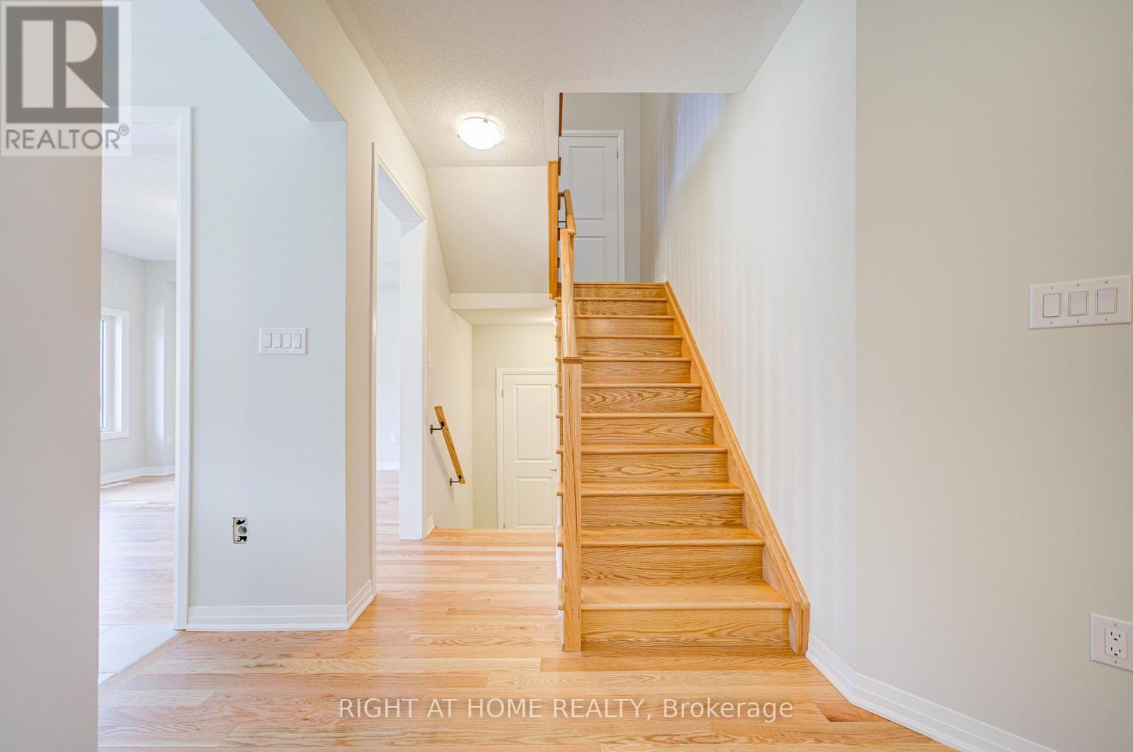 1296 Broderick Street, Innisfil, Ontario  L9S 0P6 - Photo 12 - N12431422