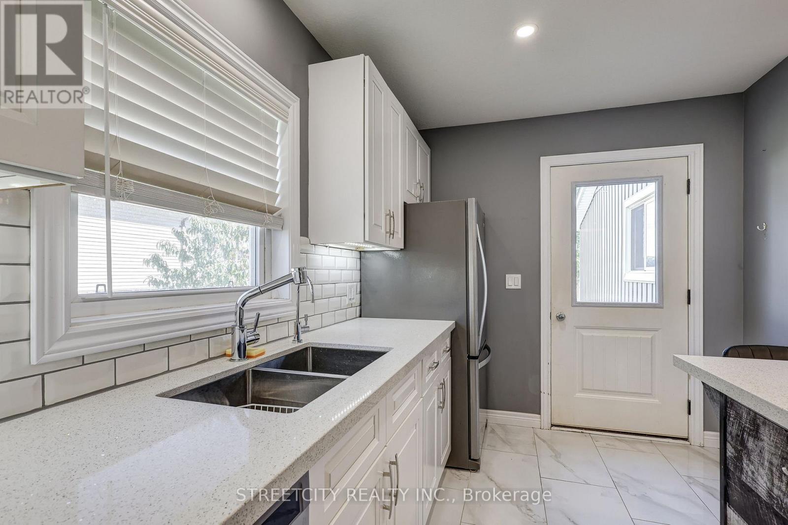 276 Marsh Line, Dutton/dunwich (Dutton), Ontario  N0L 1J0 - Photo 15 - X12433725