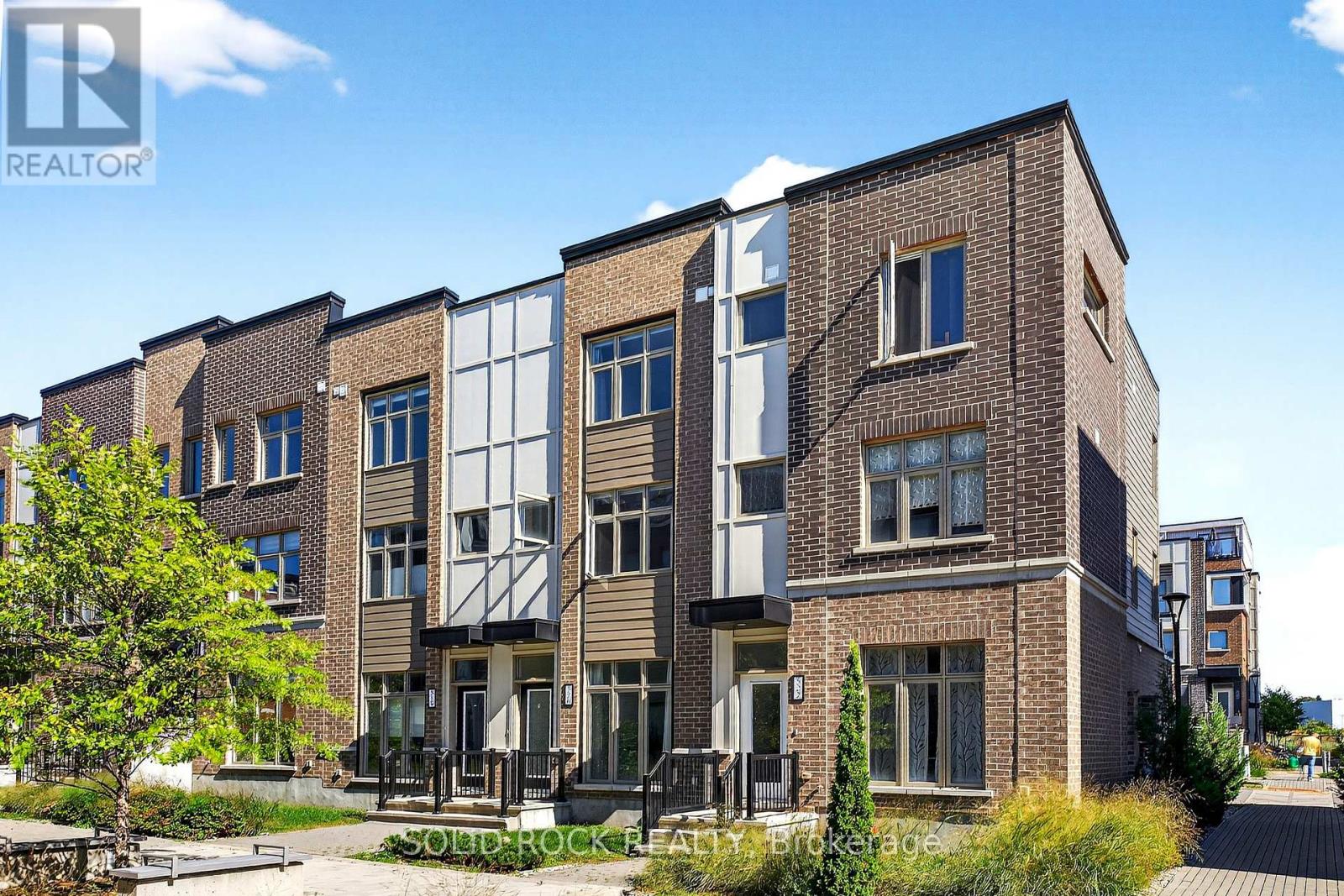 520 Ozawa Private, Ottawa, Ontario  K1K 4Z8 - Photo 1 - X12433715