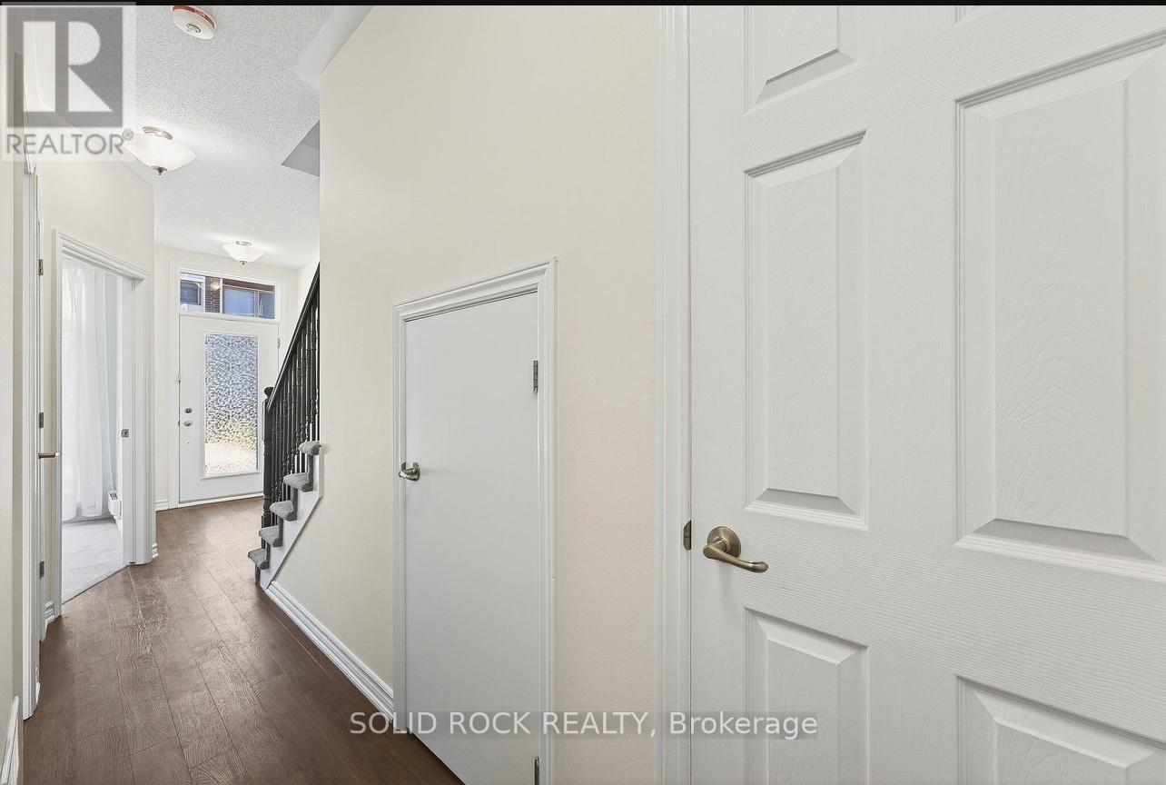 520 Ozawa Private, Ottawa, Ontario  K1K 4Z8 - Photo 10 - X12433715