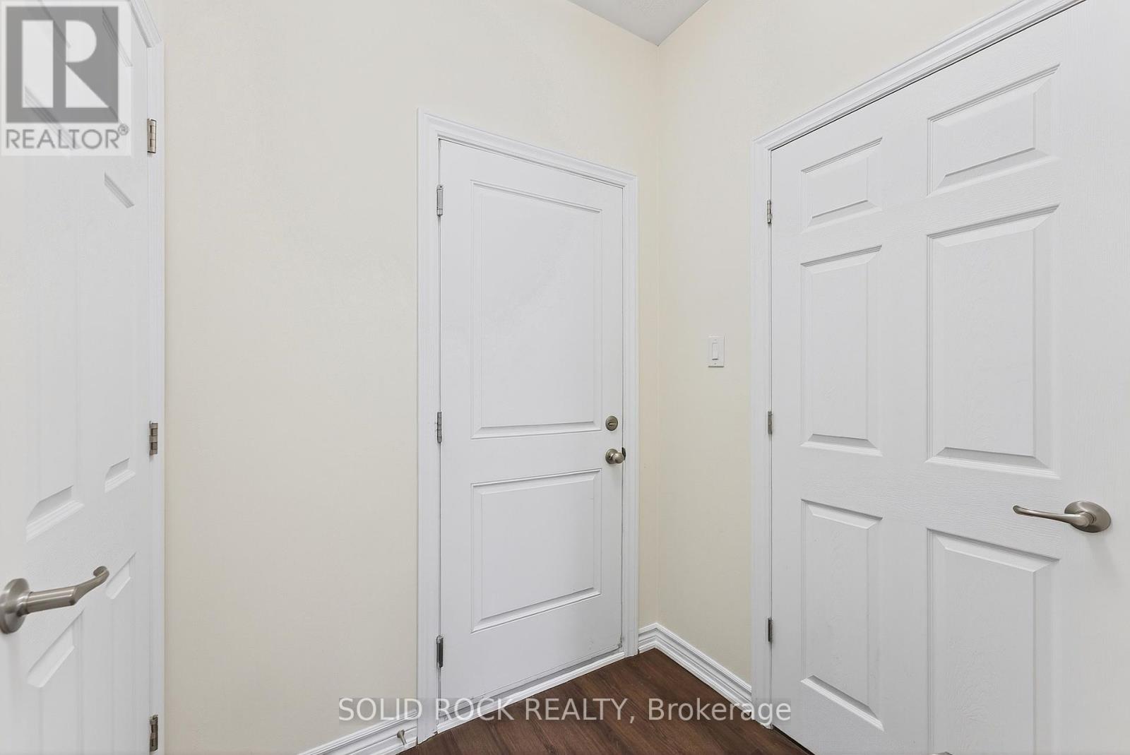 520 Ozawa Private, Ottawa, Ontario  K1K 4Z8 - Photo 11 - X12433715