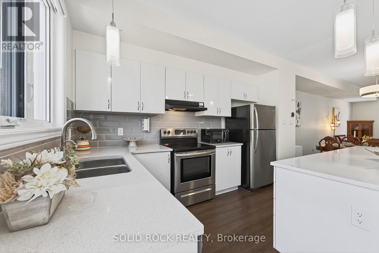 520 Ozawa Private, Ottawa, Ontario  K1K 4Z8 - Photo 15 - X12433715