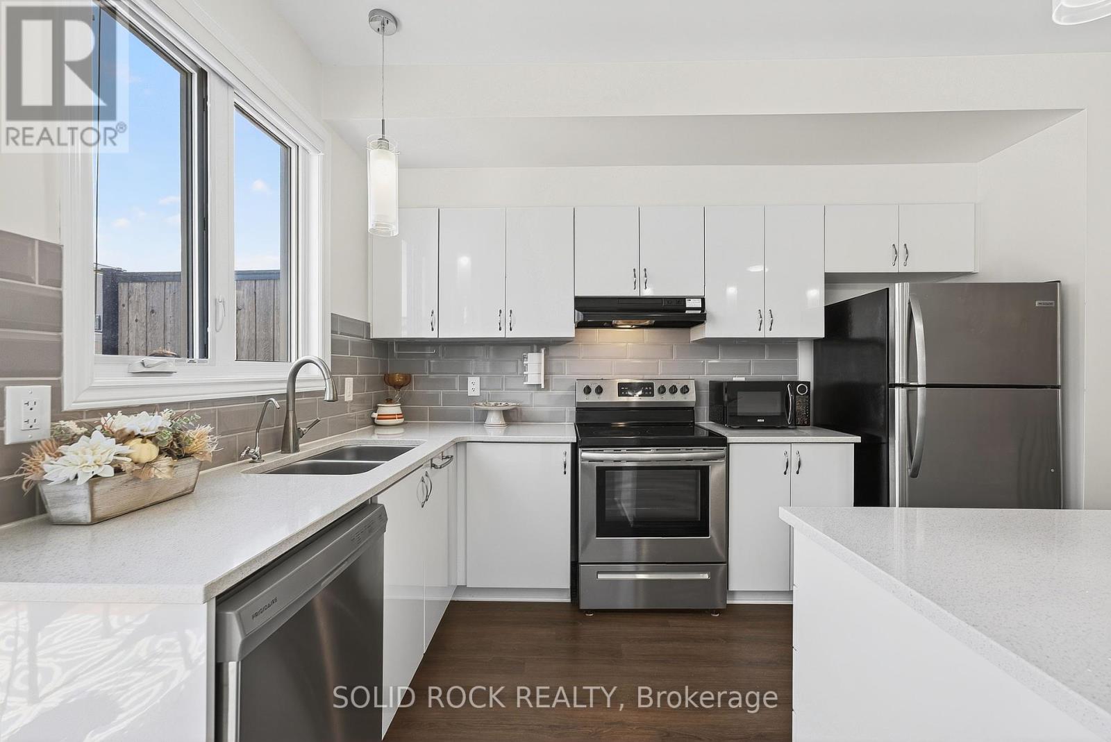 520 Ozawa Private, Ottawa, Ontario  K1K 4Z8 - Photo 17 - X12433715