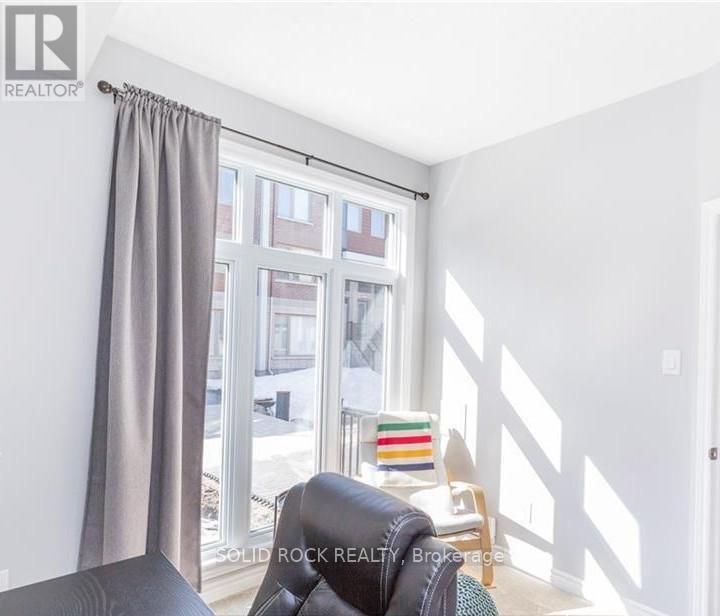 520 Ozawa Private, Ottawa, Ontario  K1K 4Z8 - Photo 8 - X12433715