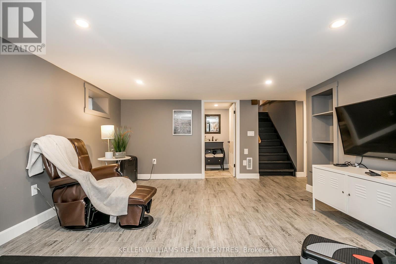 329 Park Avenue, Newmarket, Ontario  L3Y 1V4 - Photo 31 - N12422206