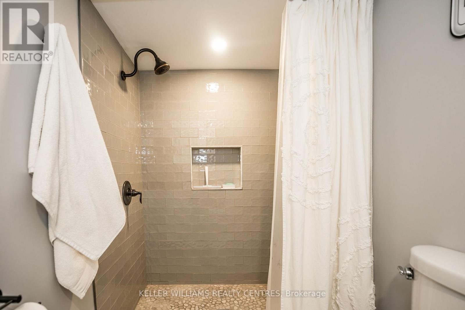 329 Park Avenue, Newmarket, Ontario  L3Y 1V4 - Photo 34 - N12422206