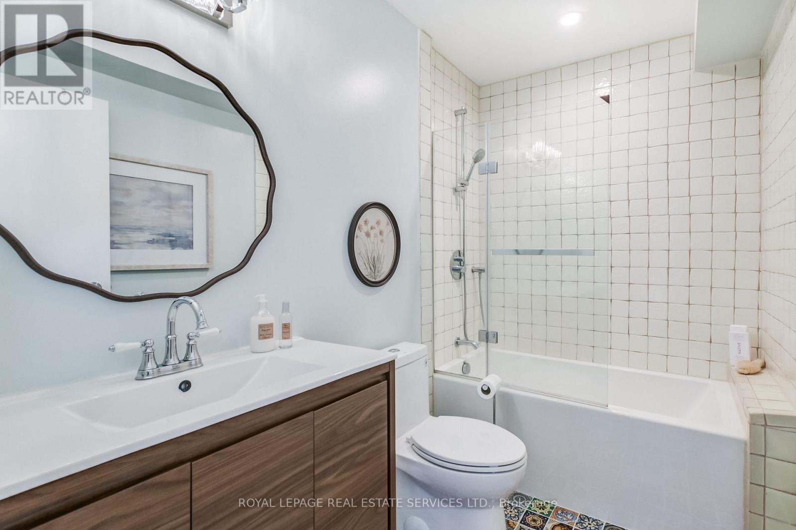 126 - 1001 Roselawn Avenue, Toronto, Ontario  M6B 4M4 - Photo 23 - W12433158