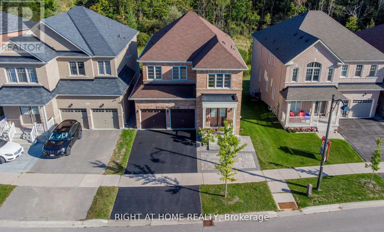 101 ROY HARPER AVENUE, Aurora, Ontario