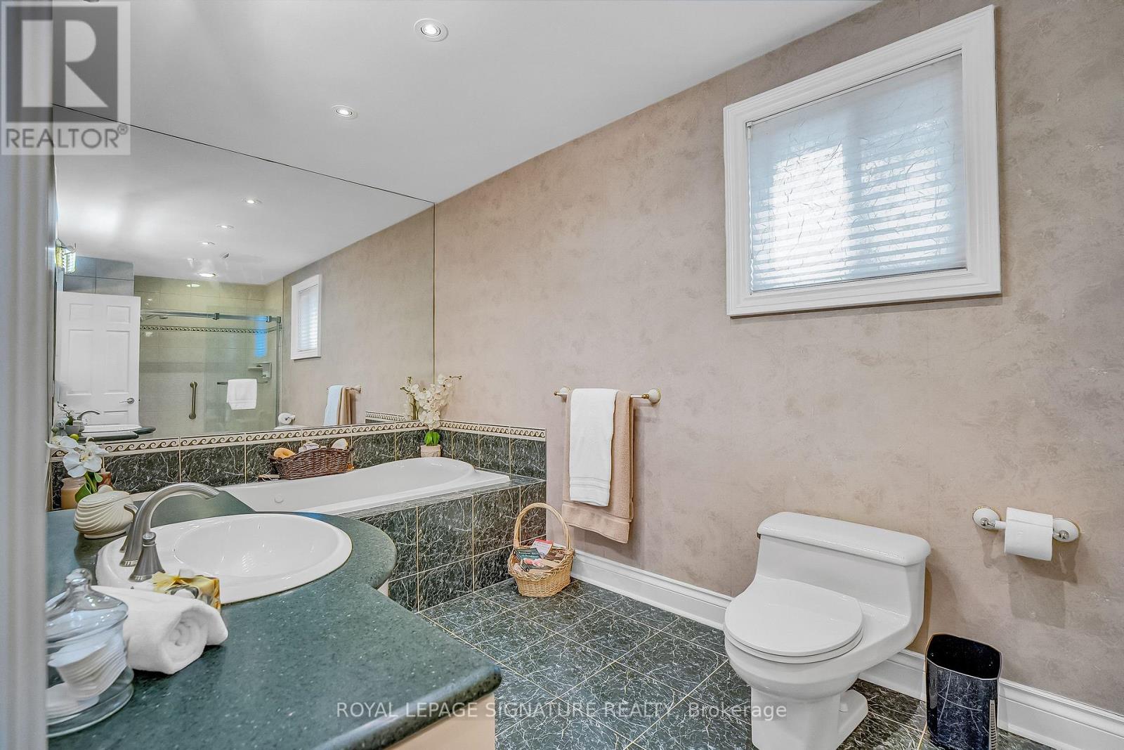 18 Mistflower Road, Toronto, Ontario  M2H 3G9 - Photo 25 - C12431472