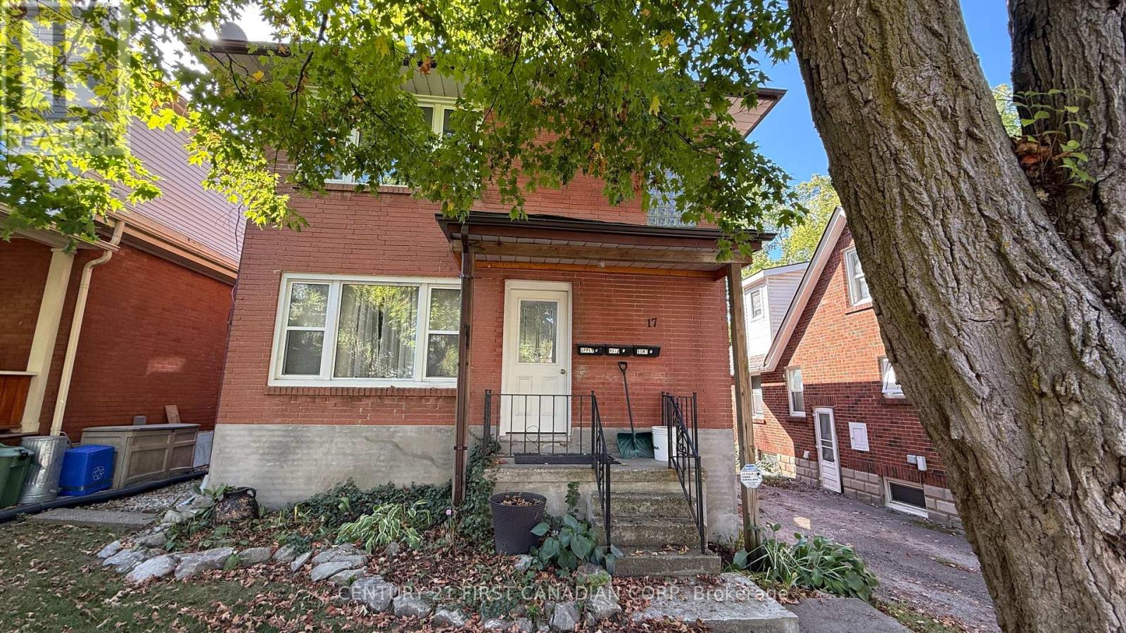 Upper Apartment - 17 Carfrae Crescent, London South, Ontario  N6C 4A8 - Photo 1 - X12433788
