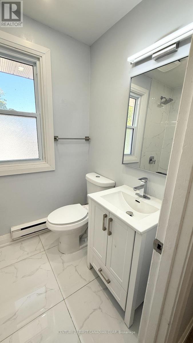 Upper Apartment - 17 Carfrae Crescent, London South, Ontario  N6C 4A8 - Photo 17 - X12433788