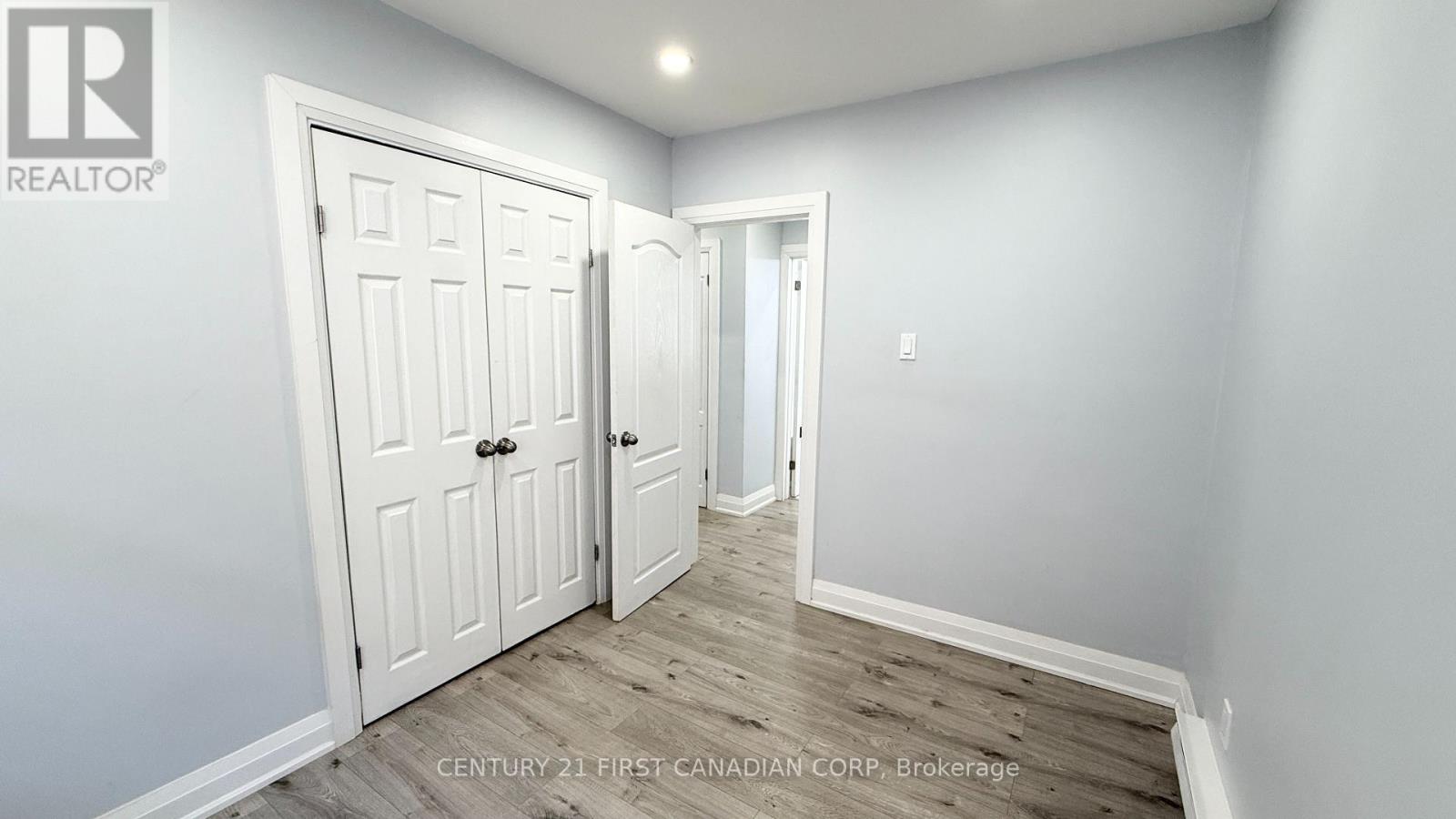 Upper Apartment - 17 Carfrae Crescent, London South, Ontario  N6C 4A8 - Photo 18 - X12433788