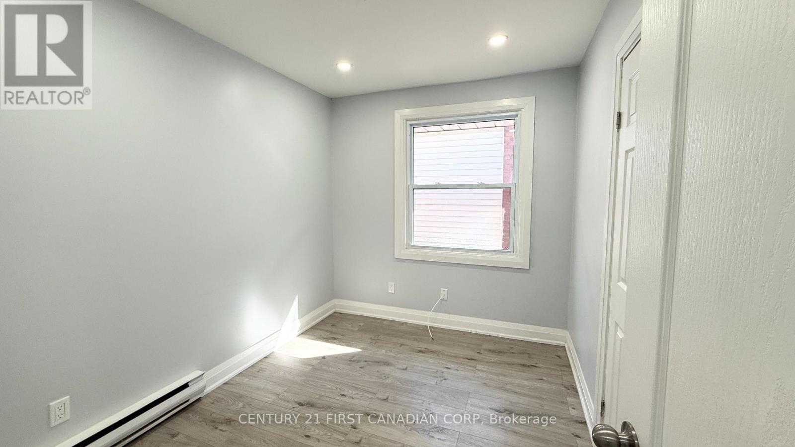 Upper Apartment - 17 Carfrae Crescent, London South, Ontario  N6C 4A8 - Photo 19 - X12433788