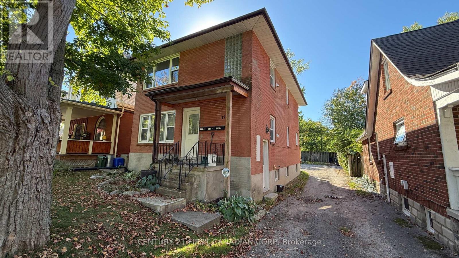 Upper Apartment - 17 Carfrae Crescent, London South, Ontario  N6C 4A8 - Photo 2 - X12433788