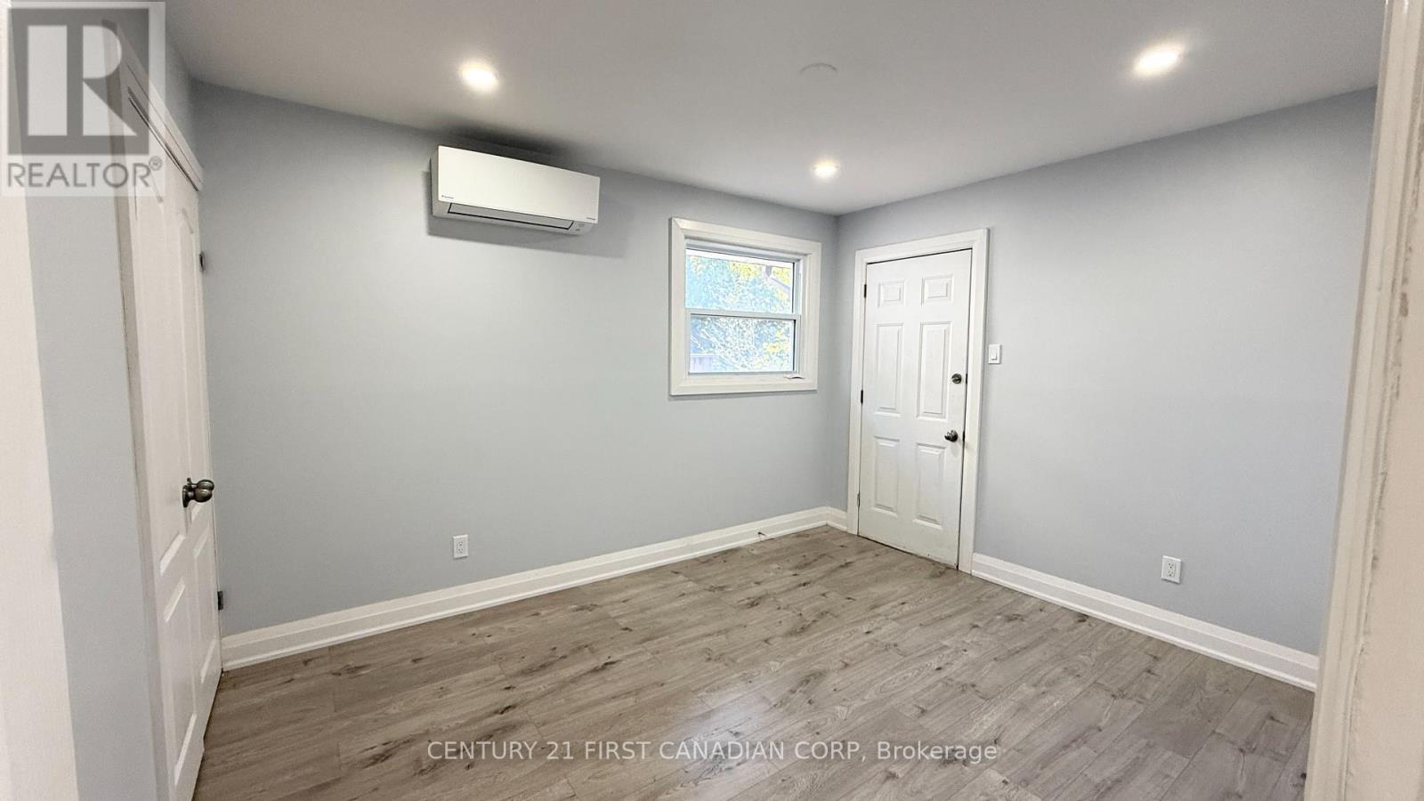 Upper Apartment - 17 Carfrae Crescent, London South, Ontario  N6C 4A8 - Photo 21 - X12433788