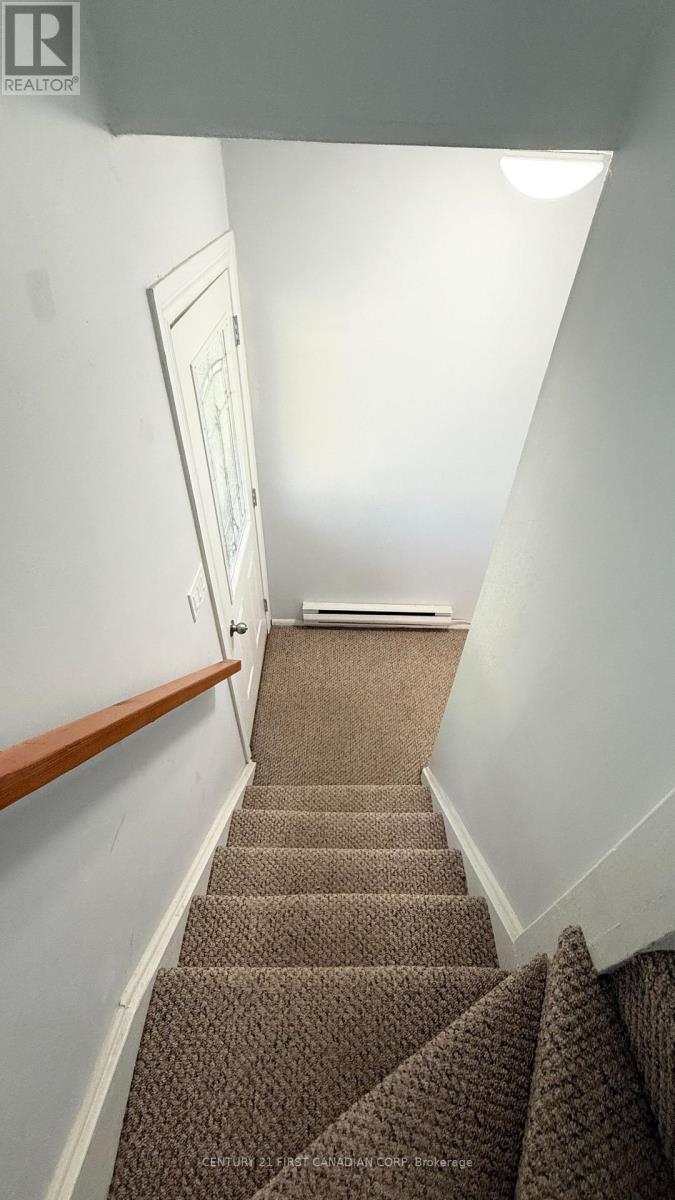Upper Apartment - 17 Carfrae Crescent, London South, Ontario  N6C 4A8 - Photo 4 - X12433788