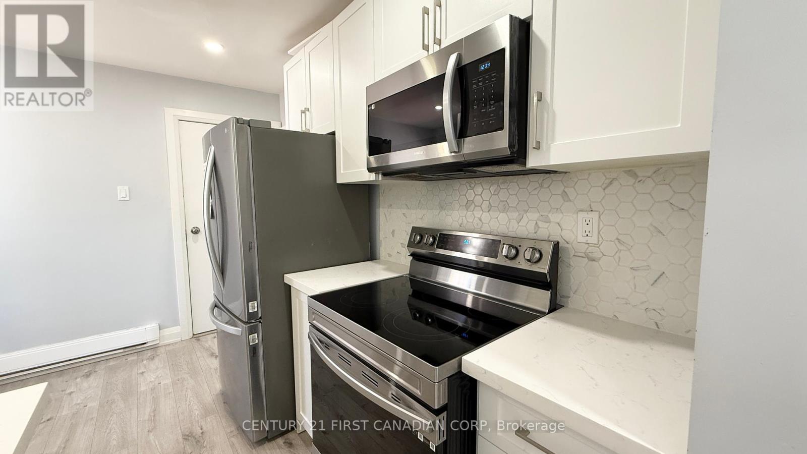 Upper Apartment - 17 Carfrae Crescent, London South, Ontario  N6C 4A8 - Photo 7 - X12433788