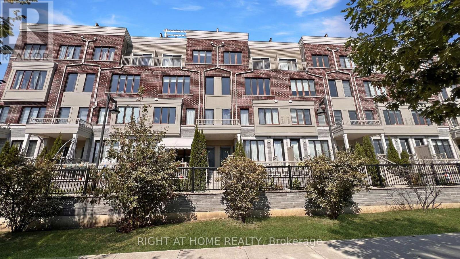 26 - 115 LONG BRANCH AVENUE, Toronto, Ontario