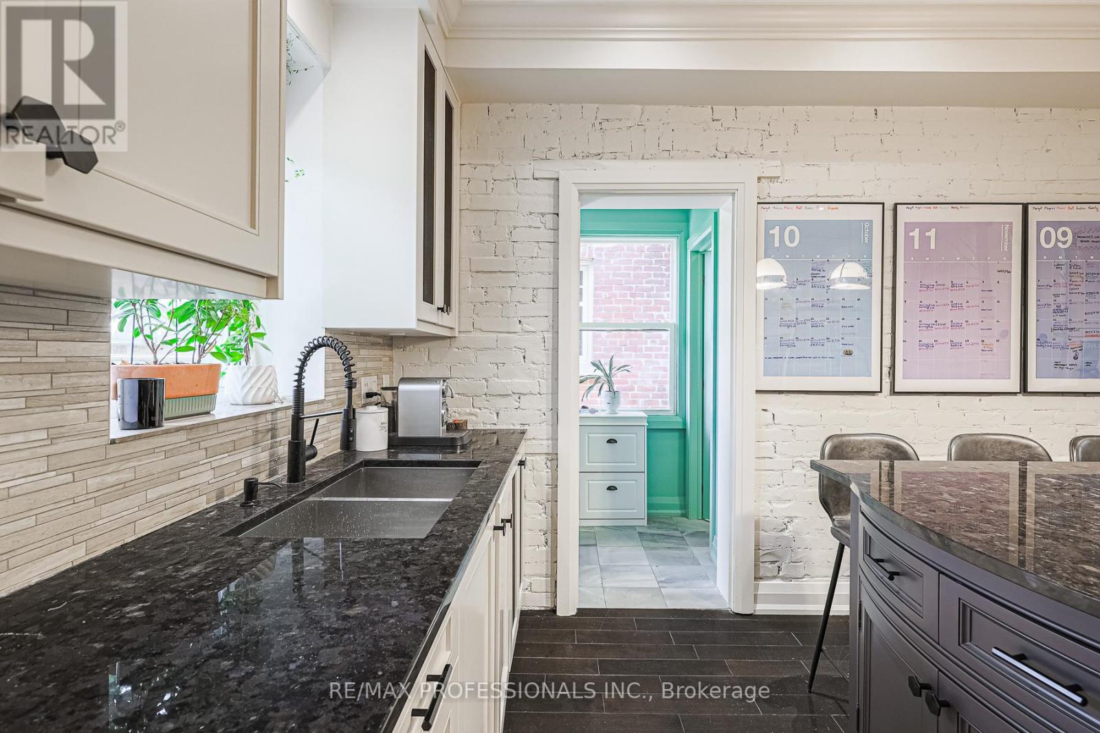 18 Constance Street, Toronto, Ontario  M6R 1S4 - Photo 10 - W12433719