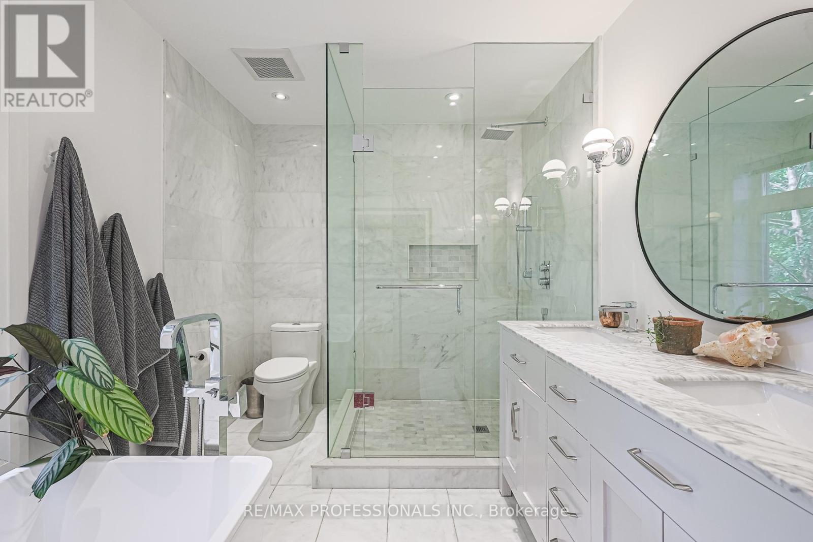 18 Constance Street, Toronto, Ontario  M6R 1S4 - Photo 20 - W12433719