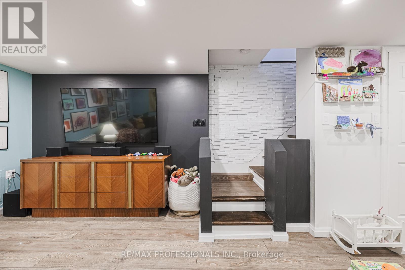 18 Constance Street, Toronto, Ontario  M6R 1S4 - Photo 32 - W12433719