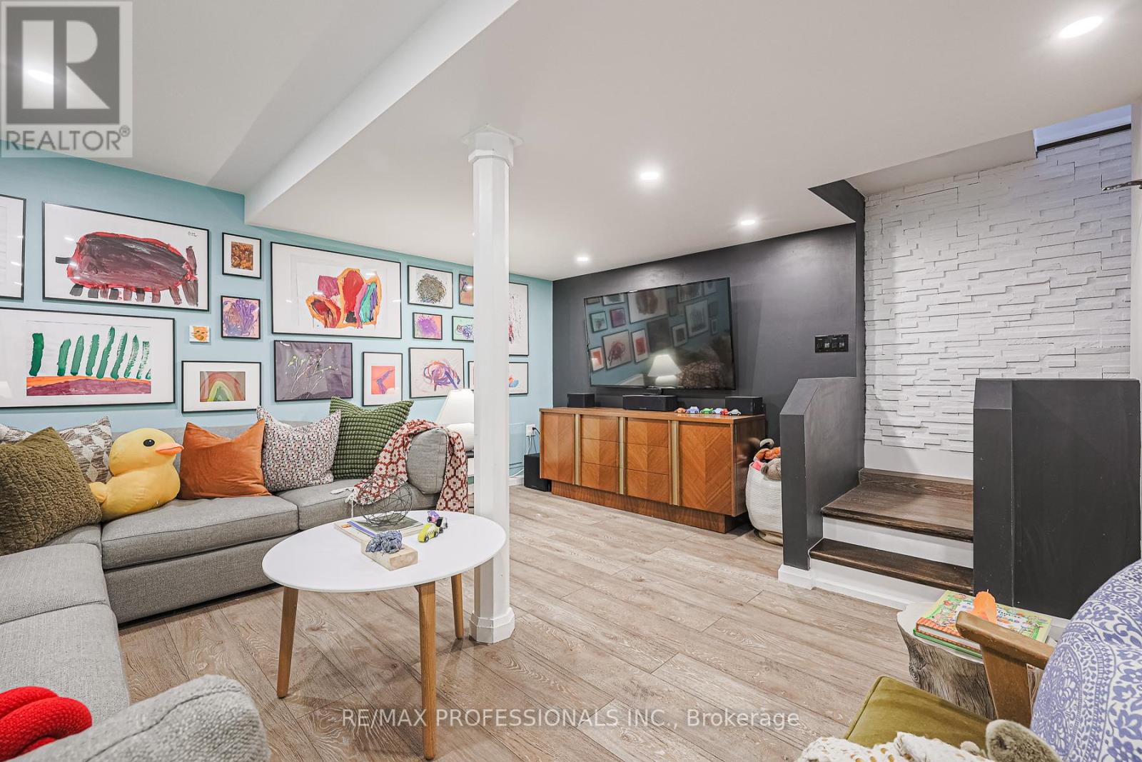 18 Constance Street, Toronto, Ontario  M6R 1S4 - Photo 33 - W12433719
