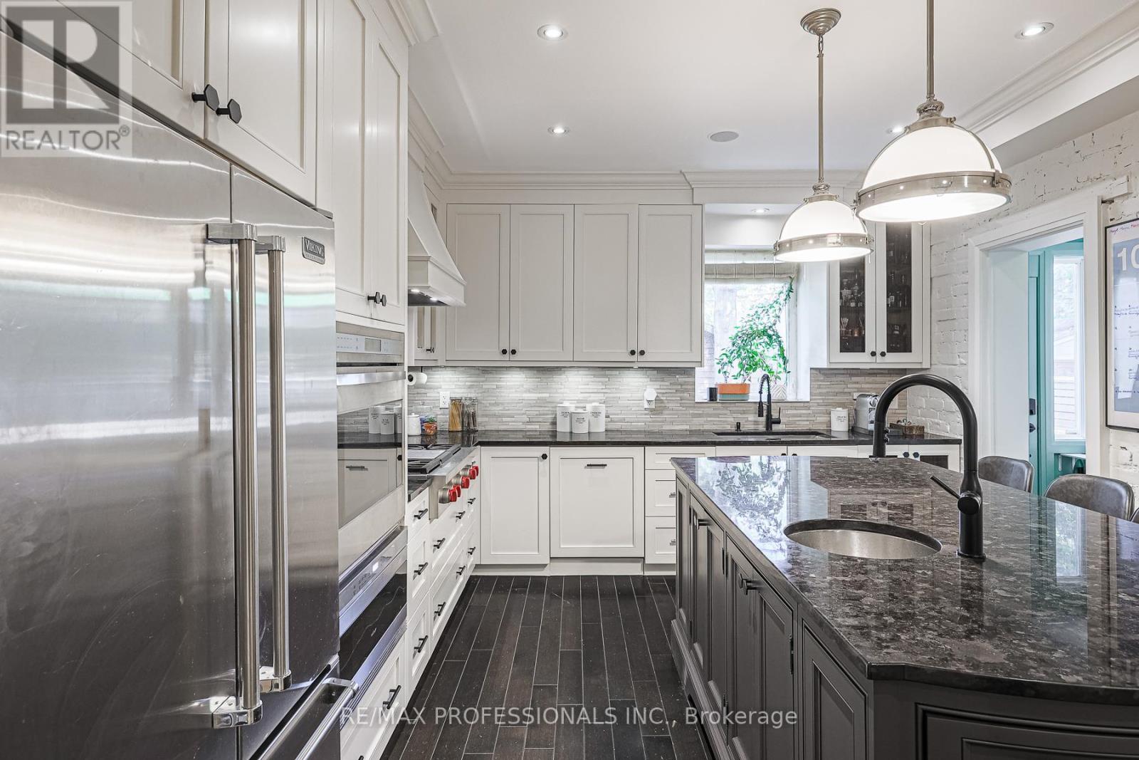 18 Constance Street, Toronto, Ontario  M6R 1S4 - Photo 8 - W12433719