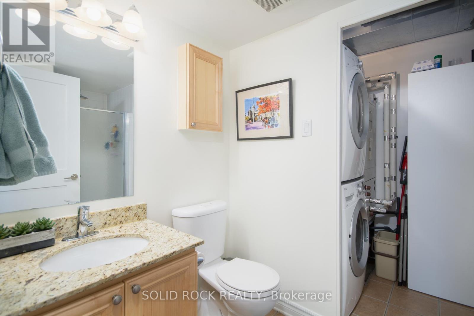 210 - 200 Lett Street, Ottawa, Ontario  K1R 0A7 - Photo 11 - X12433775