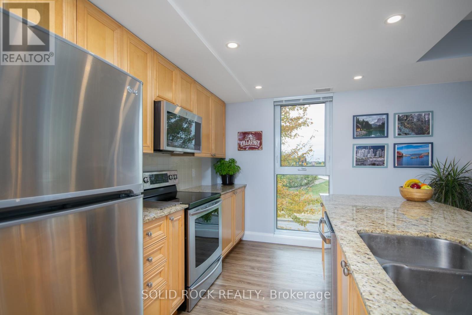 210 - 200 Lett Street, Ottawa, Ontario  K1R 0A7 - Photo 13 - X12433775
