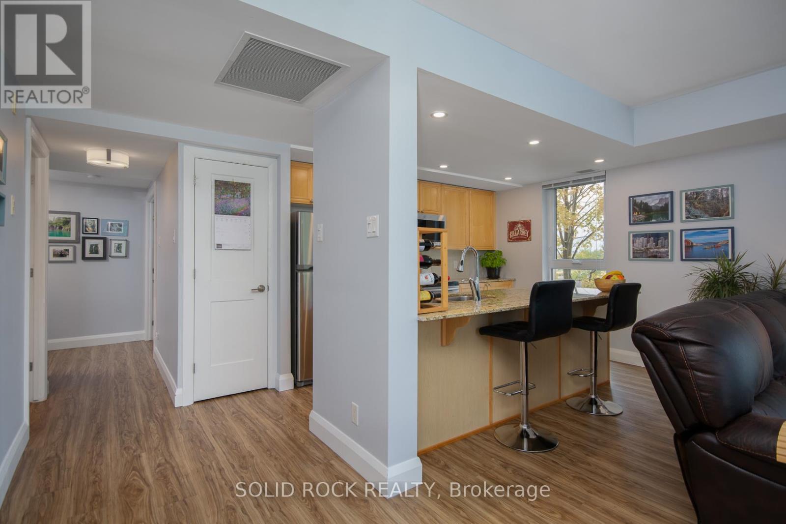 210 - 200 Lett Street, Ottawa, Ontario  K1R 0A7 - Photo 14 - X12433775